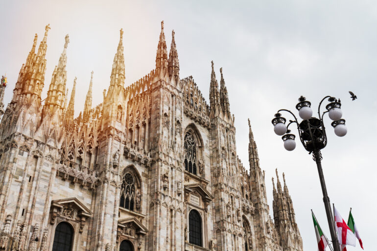 Consumi pro capite Italia: Milano in testa con 30.993 €,...