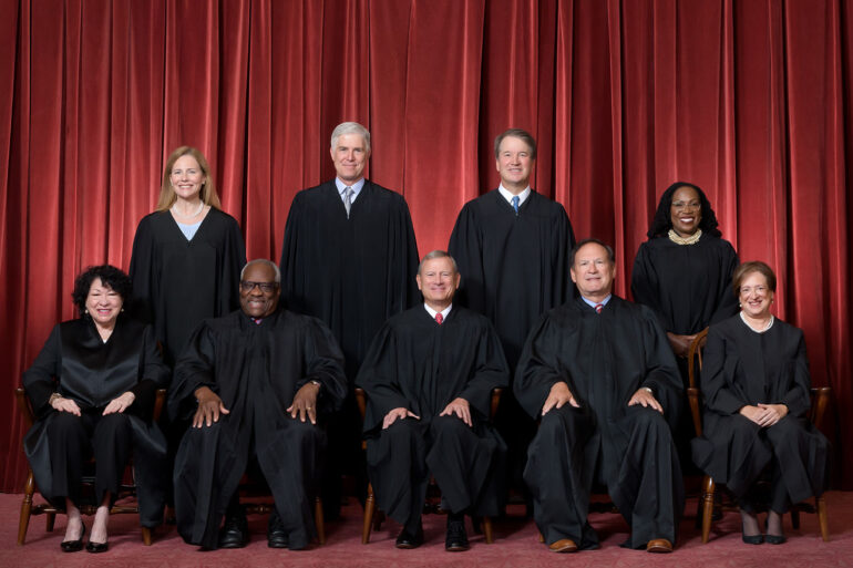 Corte Suprema USA via libera ai nuovi distretti del Texas e all’ordine di Trump sulla cittadinanza